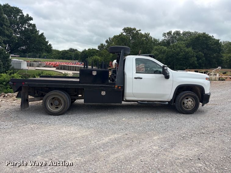 image for item EU5806 2020 Chevrolet Silverado 3500HD flatbed pickup truck