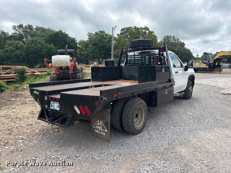 image for item EU5806 2020 Chevrolet Silverado 3500HD flatbed pickup truck