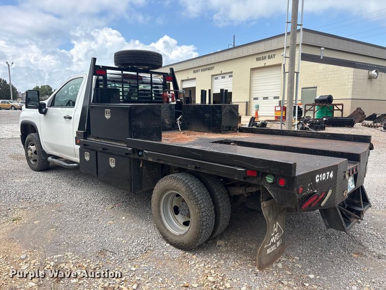 image for item EU5806 2020 Chevrolet Silverado 3500HD flatbed pickup truck