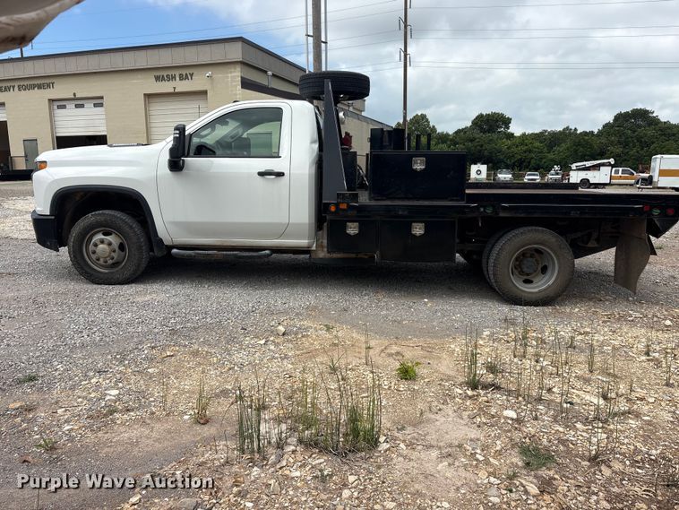 image for item EU5806 2020 Chevrolet Silverado 3500HD flatbed pickup truck