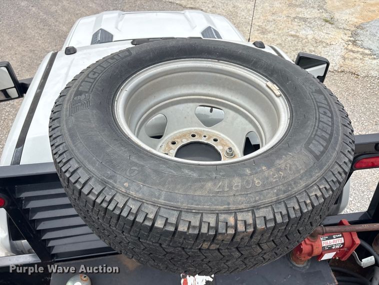 image for item EU5806 2020 Chevrolet Silverado 3500HD flatbed pickup truck