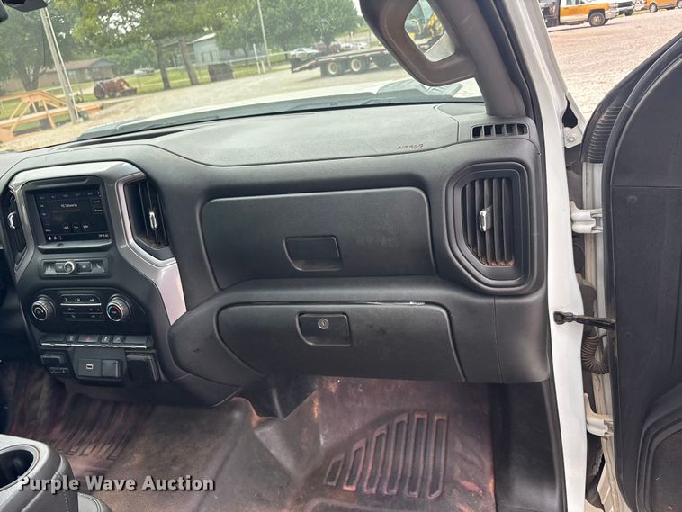 image for item EU5806 2020 Chevrolet Silverado 3500HD flatbed pickup truck