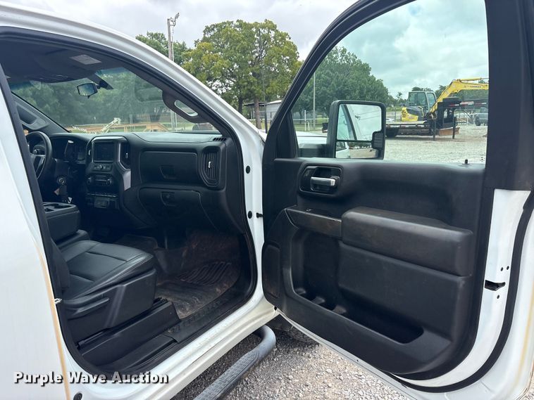 image for item EU5806 2020 Chevrolet Silverado 3500HD flatbed pickup truck