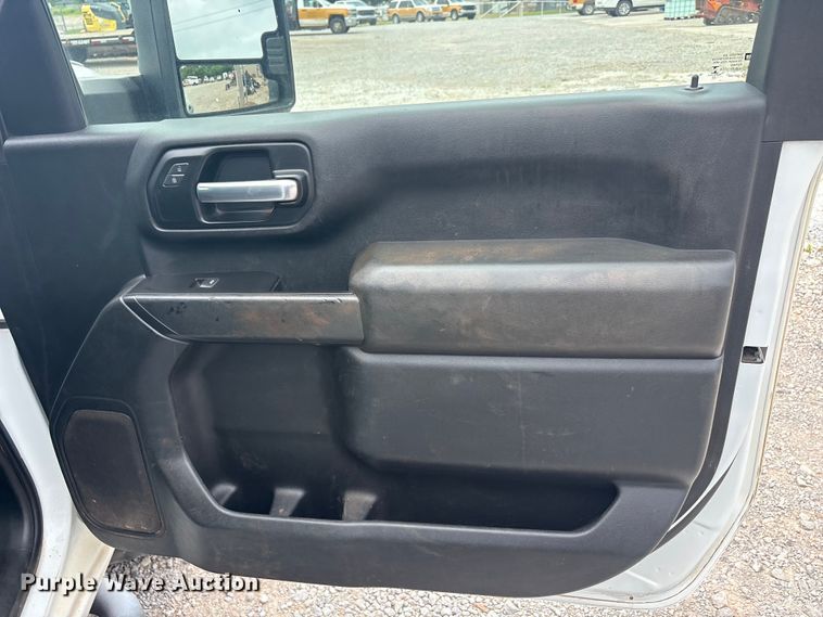 image for item EU5806 2020 Chevrolet Silverado 3500HD flatbed pickup truck