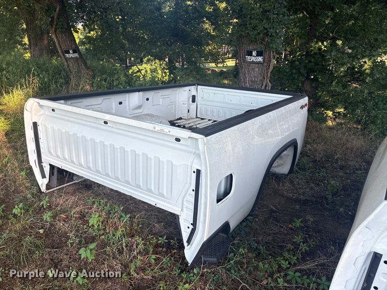 image for item EU5811 Pickup truck bed