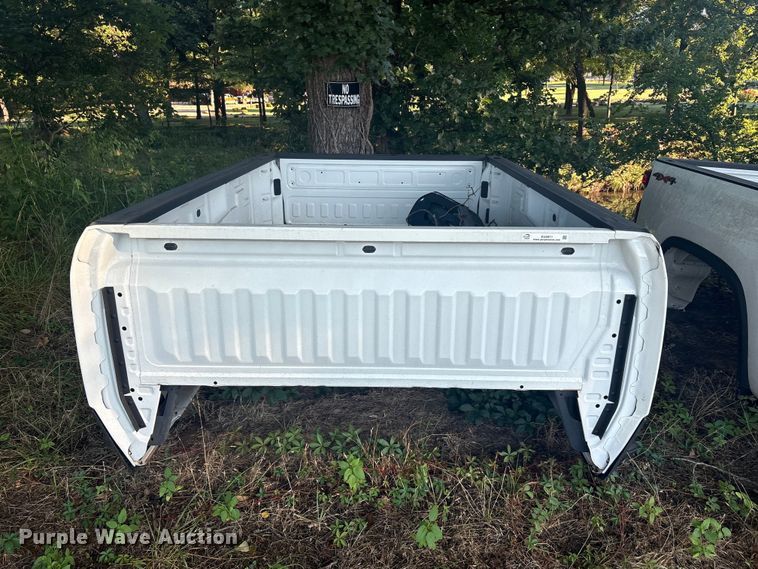 image for item EU5811 Pickup truck bed