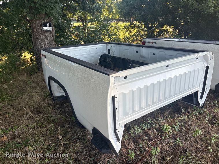 image for item EU5811 Pickup truck bed