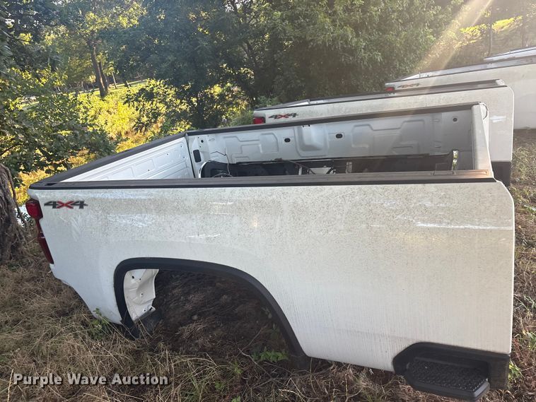 image for item EU5811 Pickup truck bed