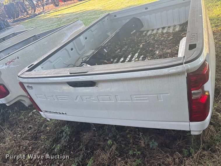 image for item EU5811 Pickup truck bed