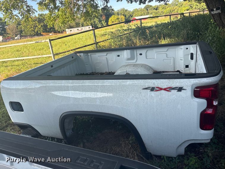 image for item EU5811 Pickup truck bed