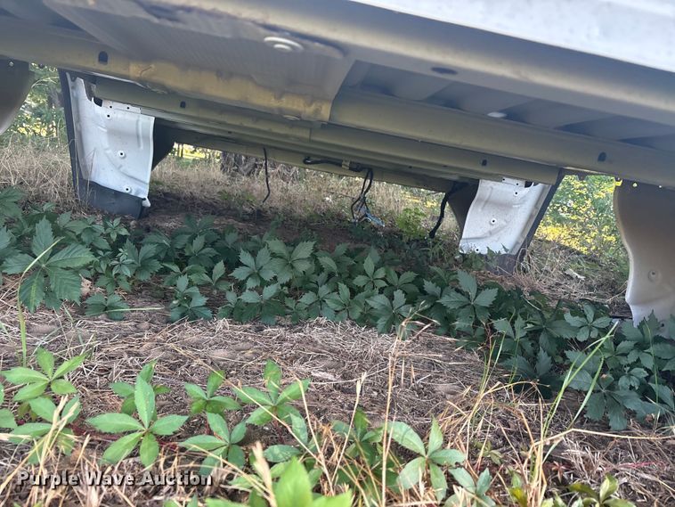 image for item EU5811 Pickup truck bed