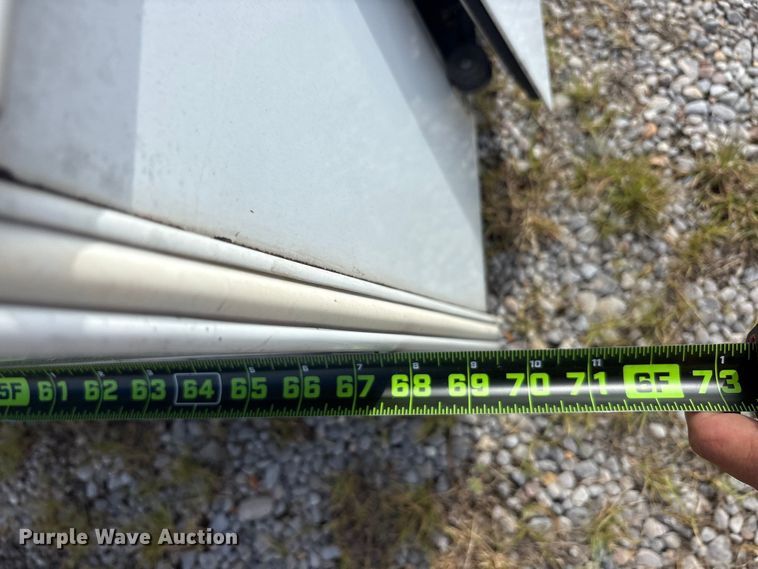 image for item EU5817 Are D471-23 pickup truck topper