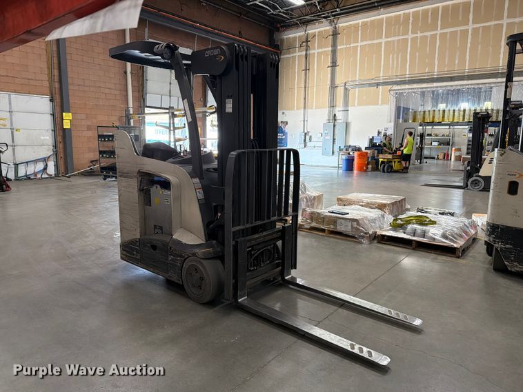 image for item EU5886 2016 Crown RC5530-35 forklift