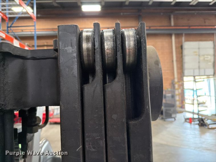 image for item EU5886 2016 Crown RC5530-35 forklift