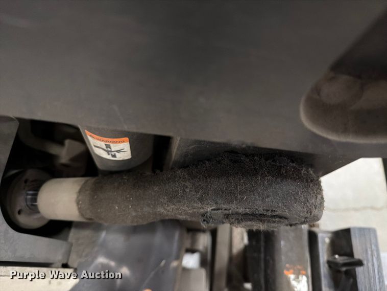 image for item EU5886 2016 Crown RC5530-35 forklift
