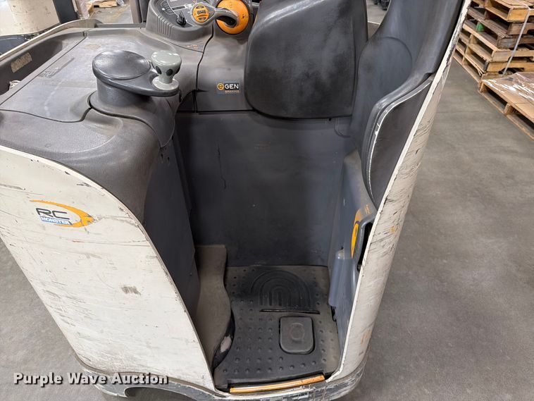 image for item EU5886 2016 Crown RC5530-35 forklift