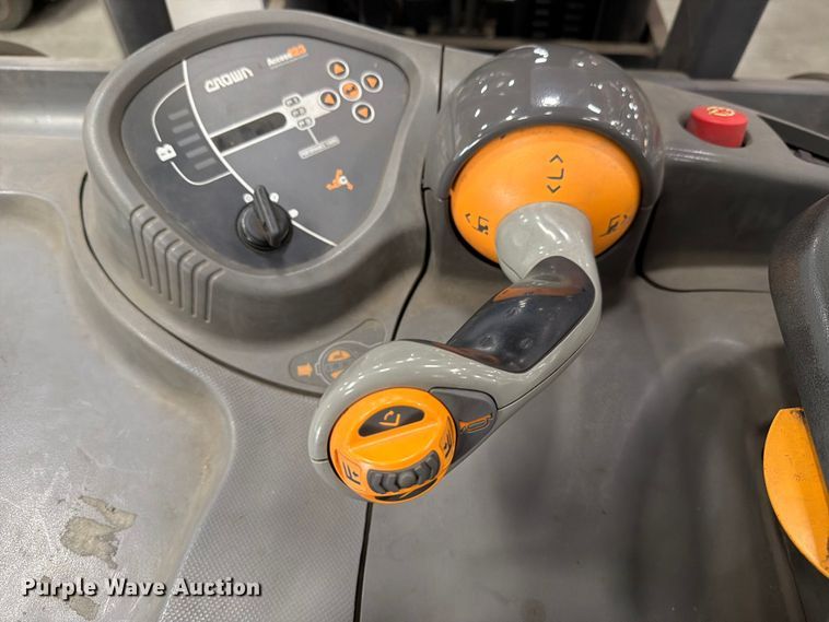 image for item EU5886 2016 Crown RC5530-35 forklift