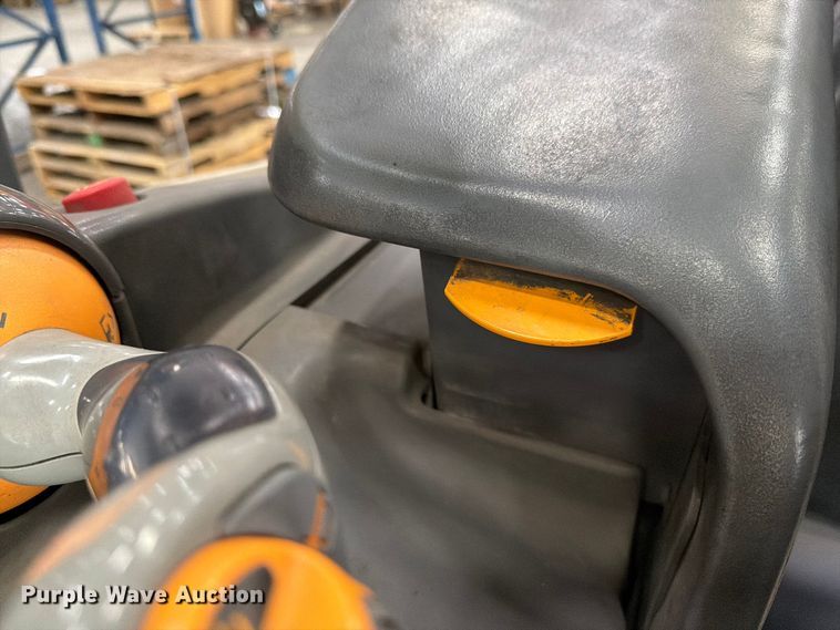 image for item EU5886 2016 Crown RC5530-35 forklift