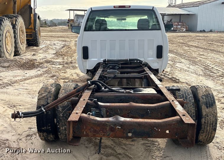 image for item EU7131 2005 Chevrolet Silverado 3500 pickup truck cab and chassis