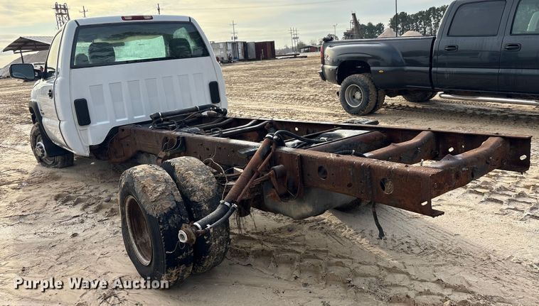 image for item EU7131 2005 Chevrolet Silverado 3500 pickup truck cab and chassis