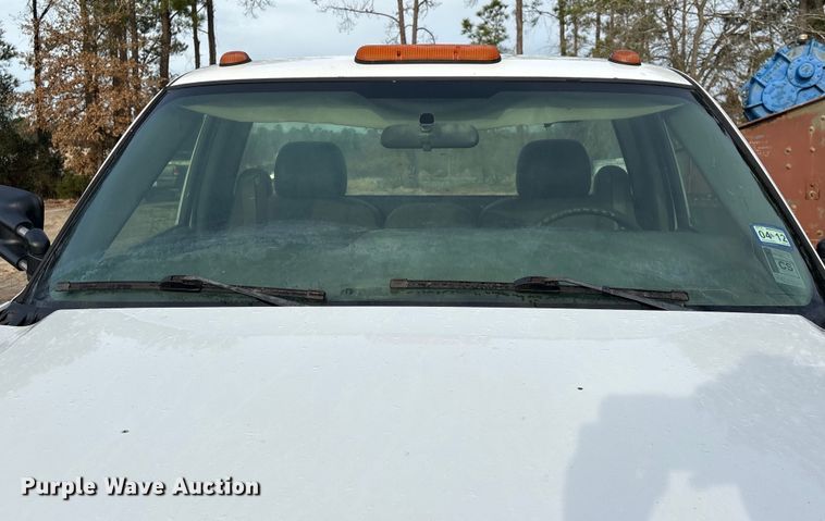 image for item EU7131 2005 Chevrolet Silverado 3500 pickup truck cab and chassis