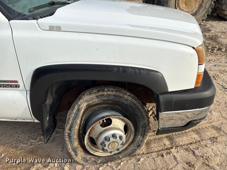 image for item EU7131 2005 Chevrolet Silverado 3500 pickup truck cab and chassis