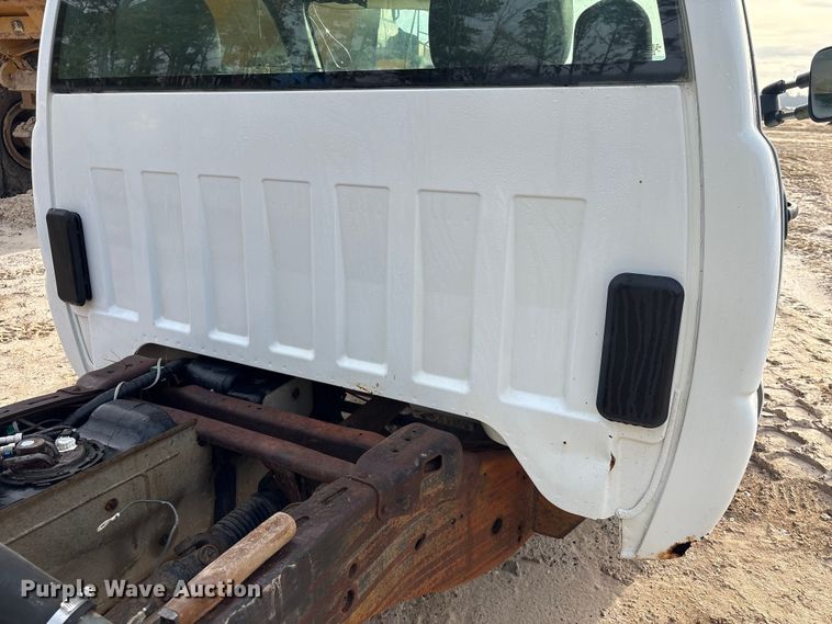 image for item EU7131 2005 Chevrolet Silverado 3500 pickup truck cab and chassis