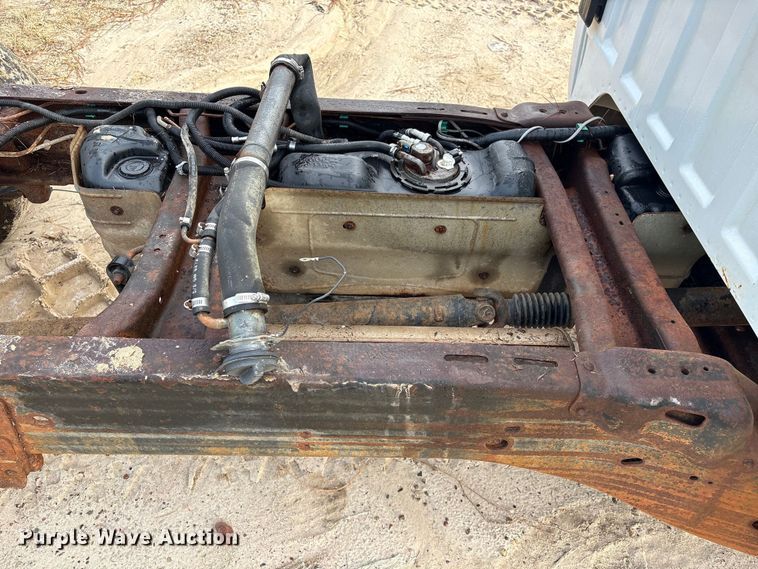 image for item EU7131 2005 Chevrolet Silverado 3500 pickup truck cab and chassis