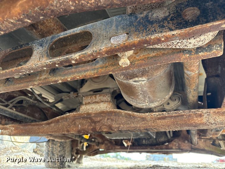 image for item EU7131 2005 Chevrolet Silverado 3500 pickup truck cab and chassis