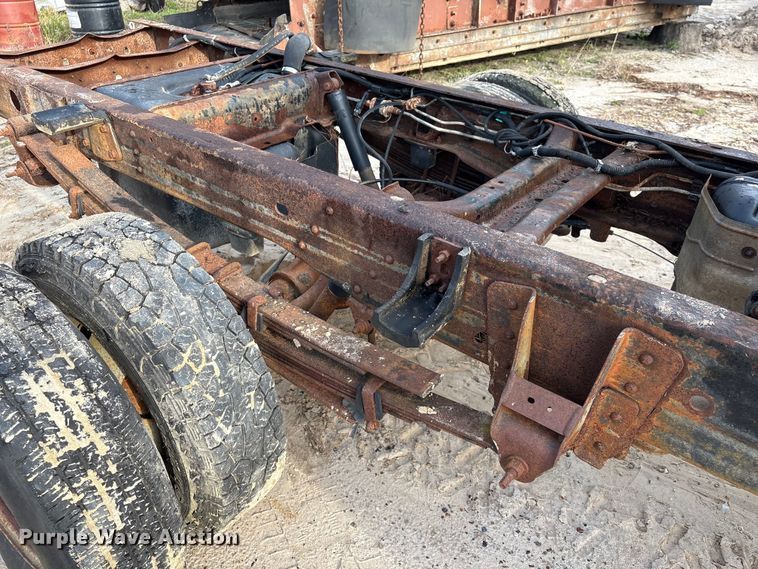 image for item EU7131 2005 Chevrolet Silverado 3500 pickup truck cab and chassis
