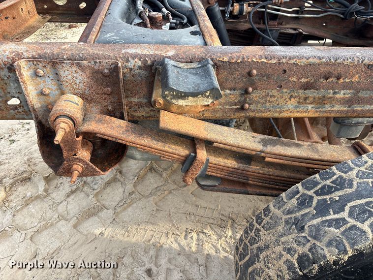 image for item EU7131 2005 Chevrolet Silverado 3500 pickup truck cab and chassis