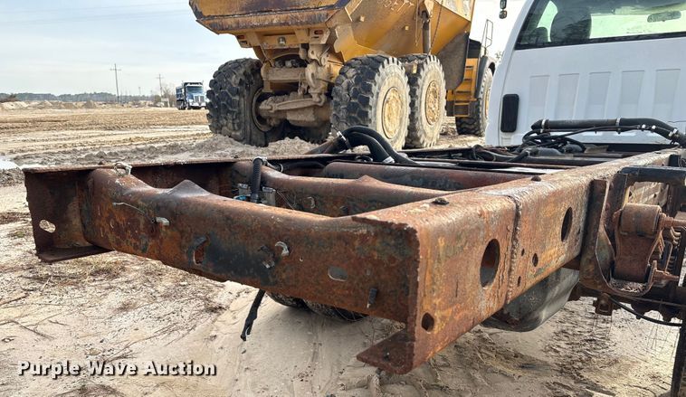 image for item EU7131 2005 Chevrolet Silverado 3500 pickup truck cab and chassis