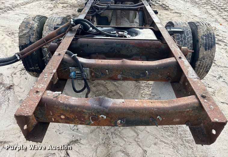 image for item EU7131 2005 Chevrolet Silverado 3500 pickup truck cab and chassis