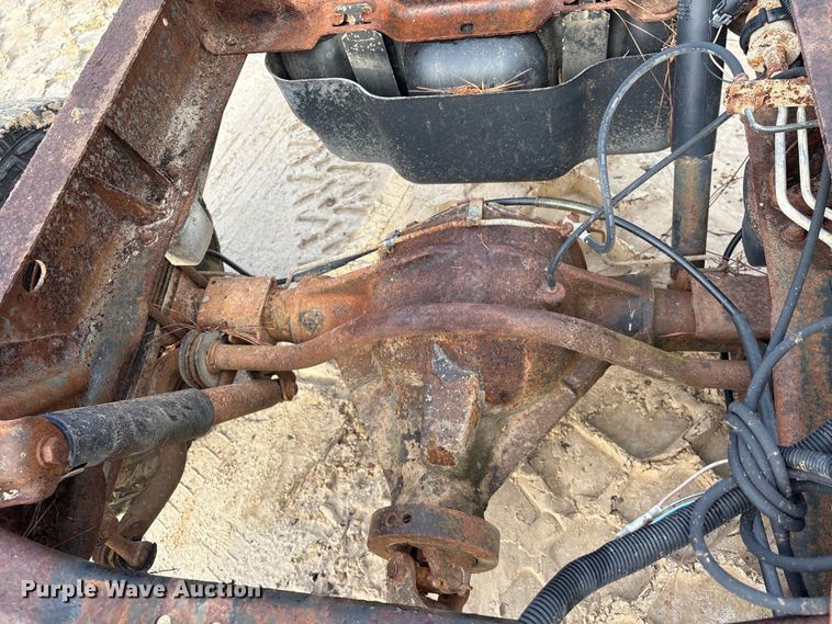 image for item EU7131 2005 Chevrolet Silverado 3500 pickup truck cab and chassis