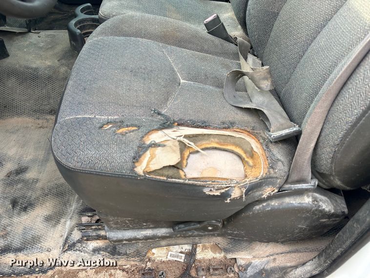 image for item EU7131 2005 Chevrolet Silverado 3500 pickup truck cab and chassis