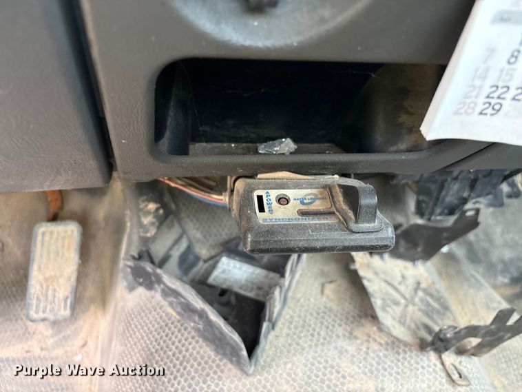 image for item EU7131 2005 Chevrolet Silverado 3500 pickup truck cab and chassis
