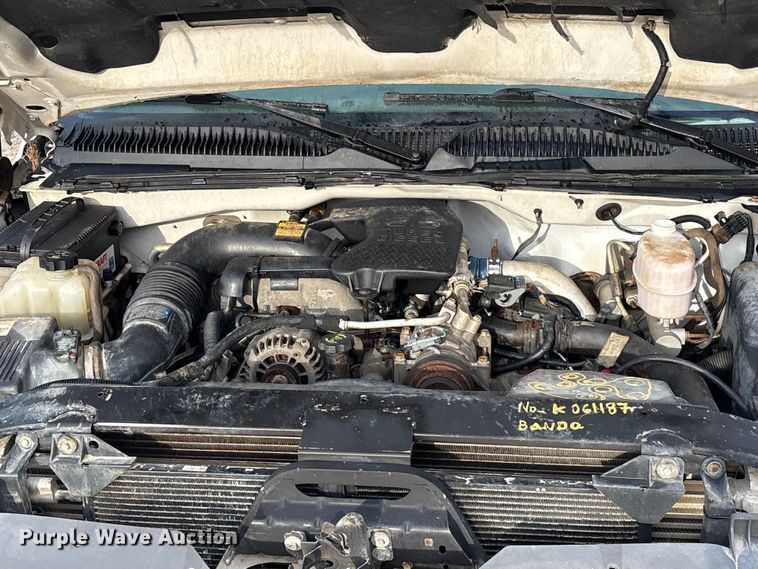 image for item EU7131 2005 Chevrolet Silverado 3500 pickup truck cab and chassis