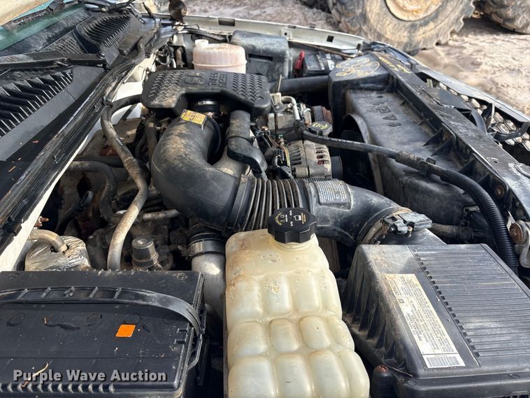 image for item EU7131 2005 Chevrolet Silverado 3500 pickup truck cab and chassis