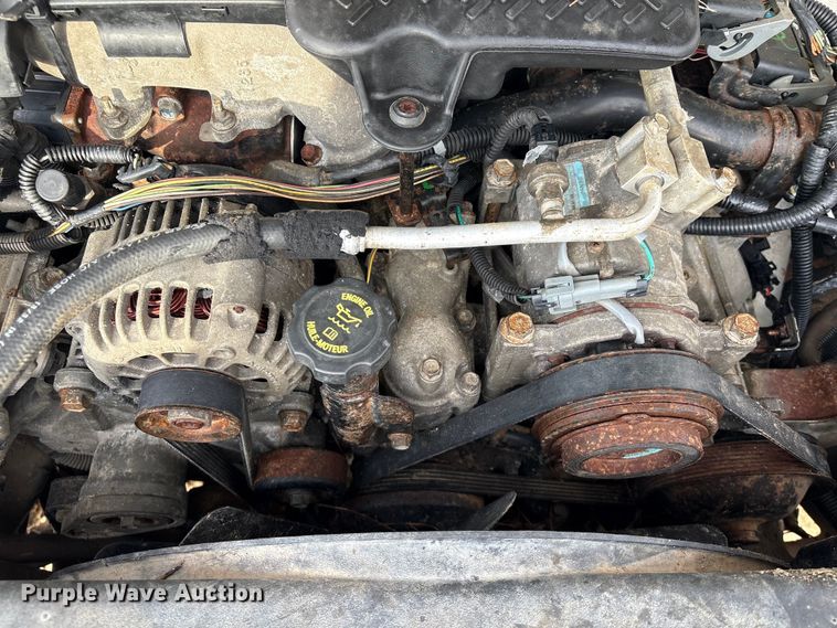 image for item EU7131 2005 Chevrolet Silverado 3500 pickup truck cab and chassis