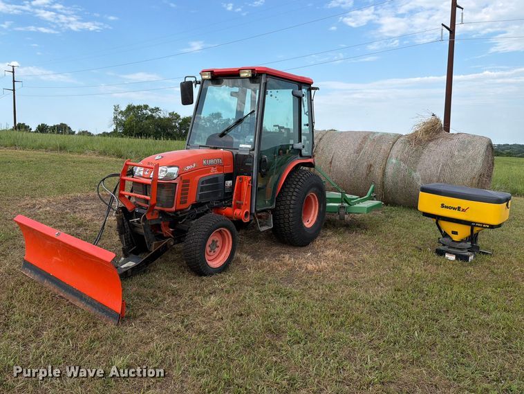 image for item EV2333 2005 Kubota B3030 HSDC MFWD tractor