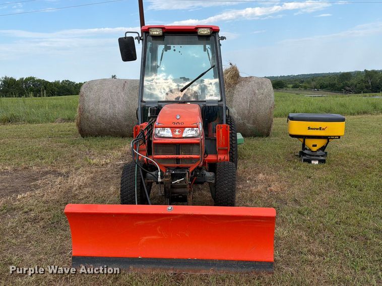 image for item EV2333 2005 Kubota B3030 HSDC MFWD tractor