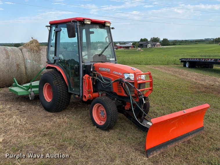image for item EV2333 2005 Kubota B3030 HSDC MFWD tractor