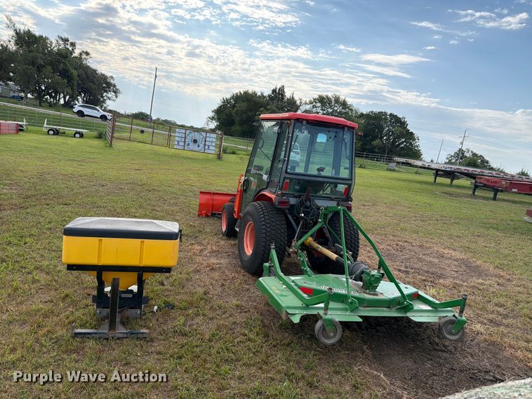 image for item EV2333 2005 Kubota B3030 HSDC MFWD tractor