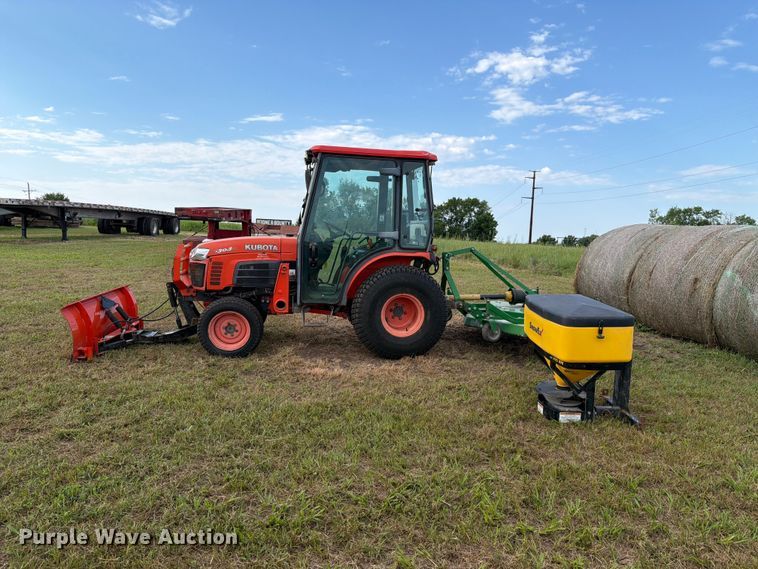 image for item EV2333 2005 Kubota B3030 HSDC MFWD tractor