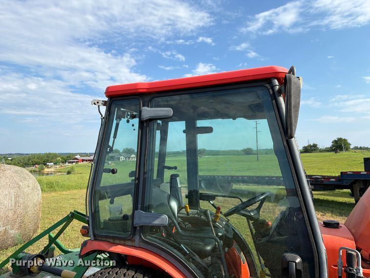 image for item EV2333 2005 Kubota B3030 HSDC MFWD tractor