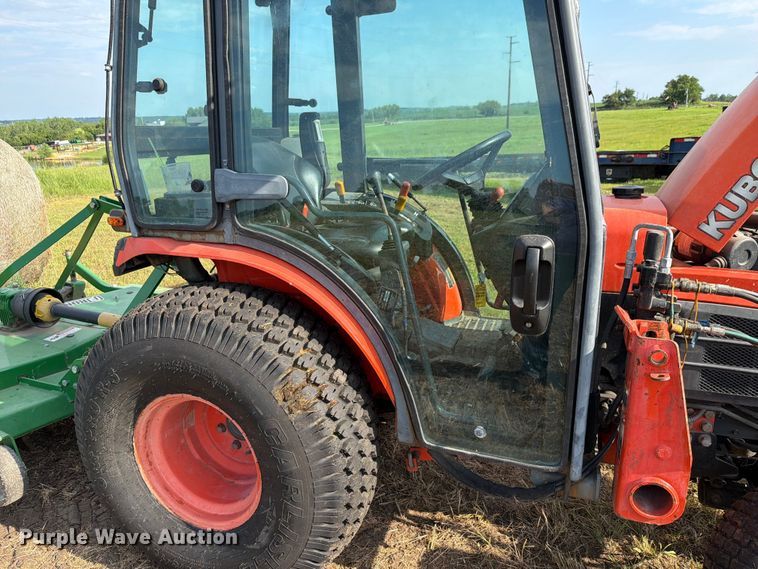 image for item EV2333 2005 Kubota B3030 HSDC MFWD tractor