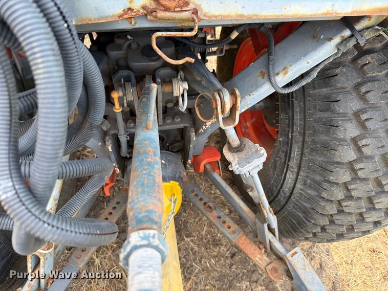 image for item EV2333 2005 Kubota B3030 HSDC MFWD tractor