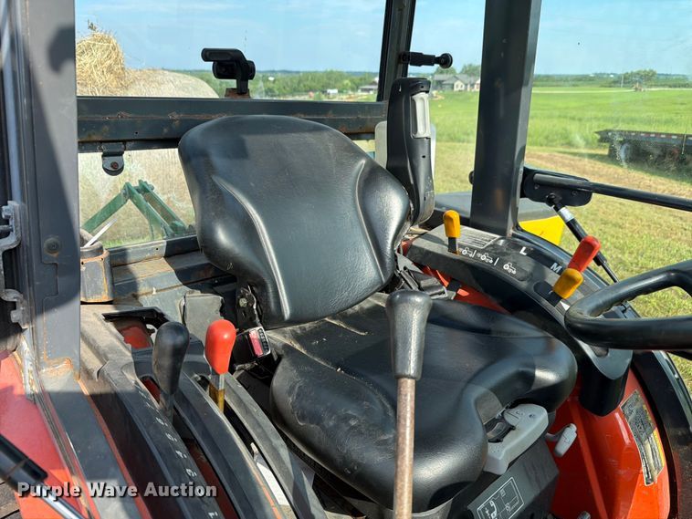 image for item EV2333 2005 Kubota B3030 HSDC MFWD tractor
