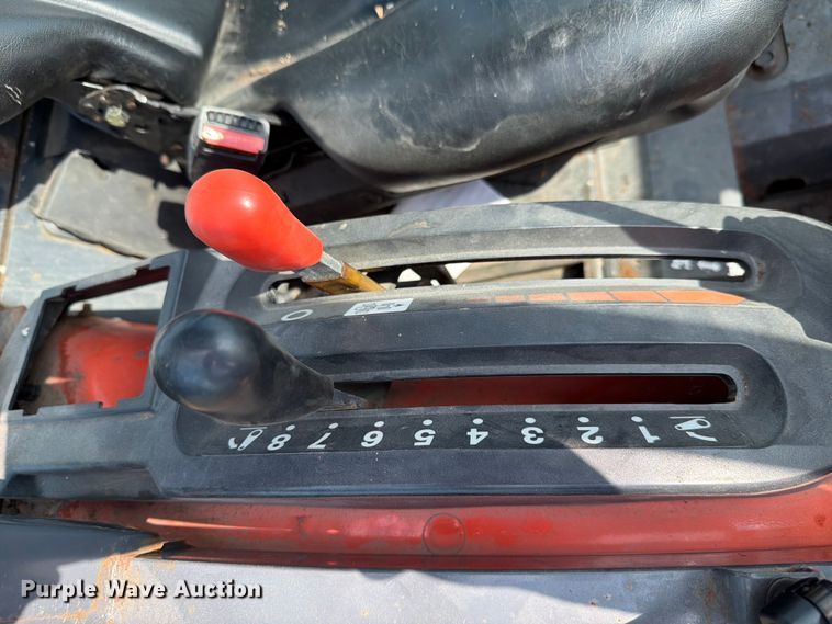 image for item EV2333 2005 Kubota B3030 HSDC MFWD tractor