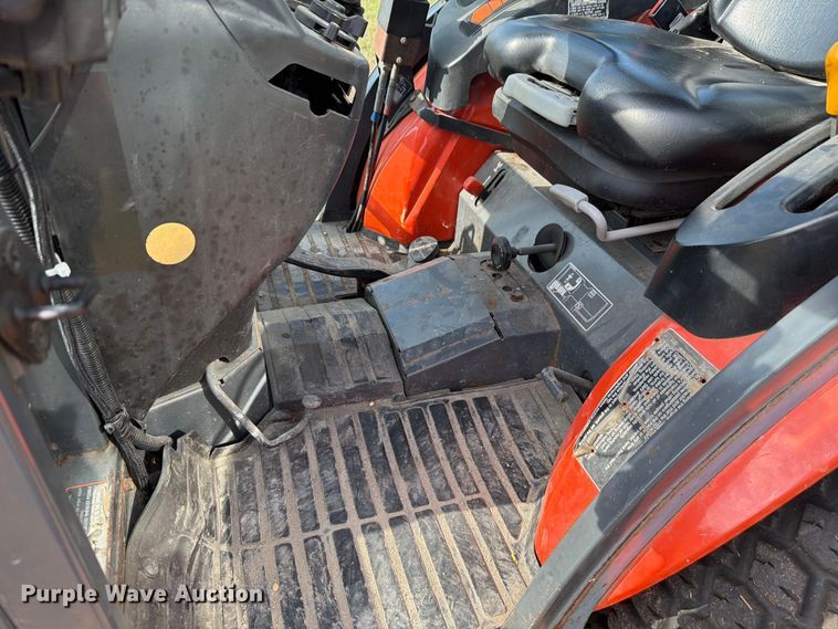 image for item EV2333 2005 Kubota B3030 HSDC MFWD tractor